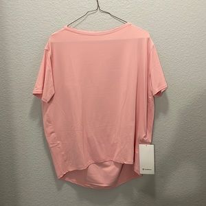 Lululemon back in actin tee shirt